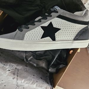 Vintage Havana Sneakers size 11 black white and grey